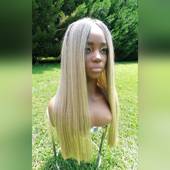 24 inches rooted Sandy blonde straigh5 blunt cut - Picture 6 of 17